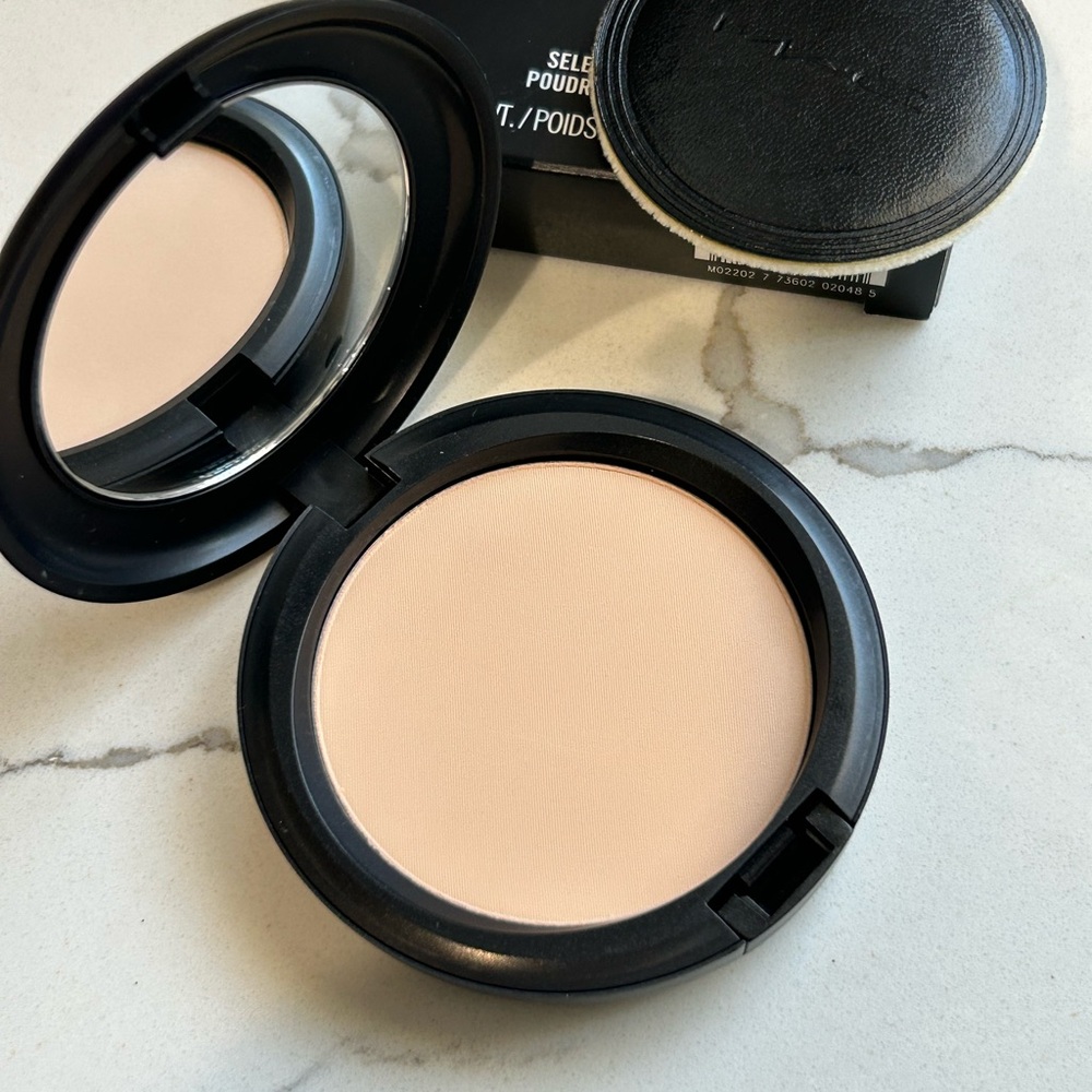 MAC select sheer pressed powder NC 20